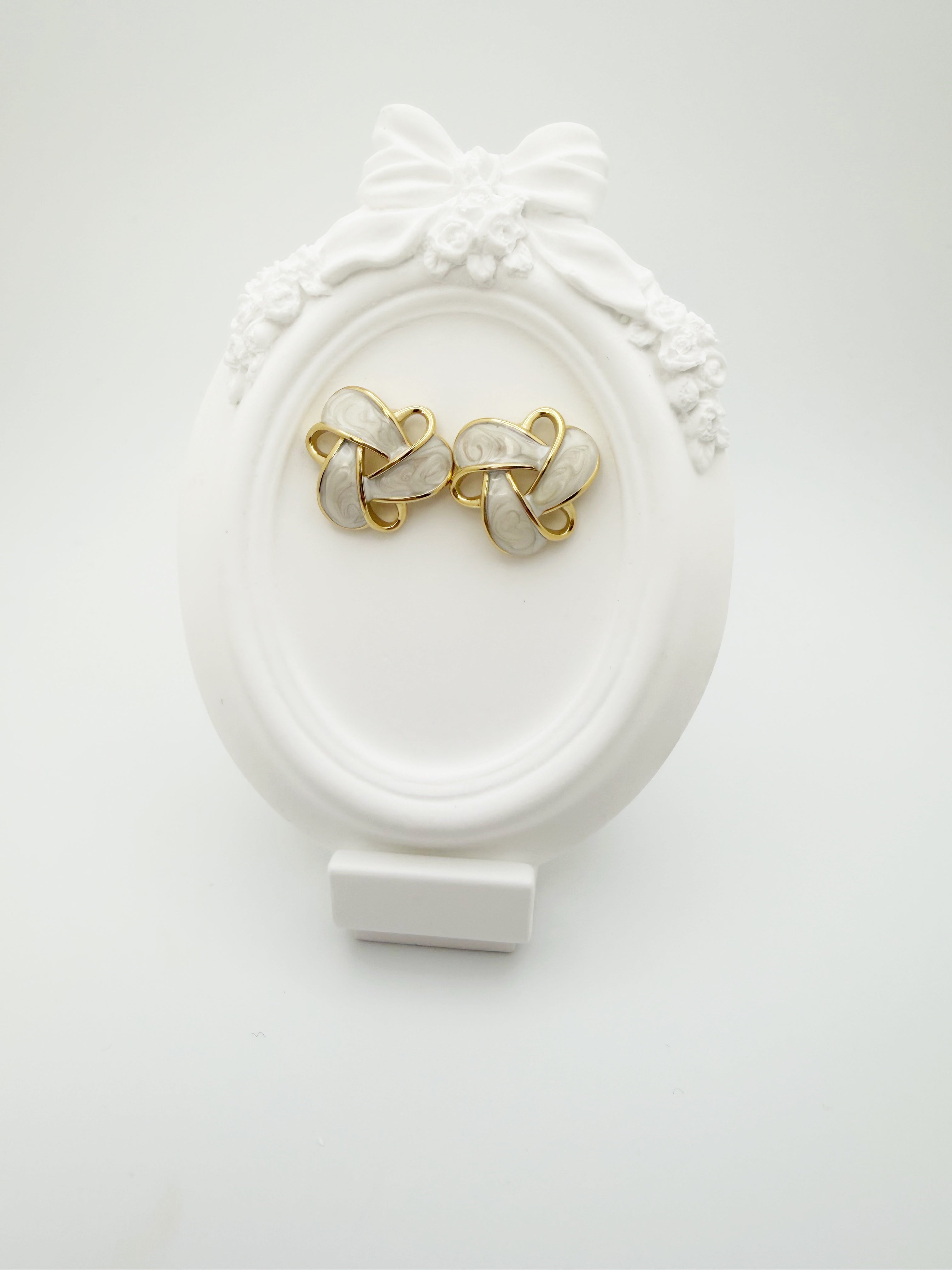 Vintage White Earring