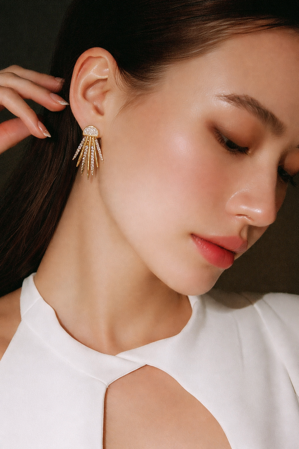 Madam Aura Earring