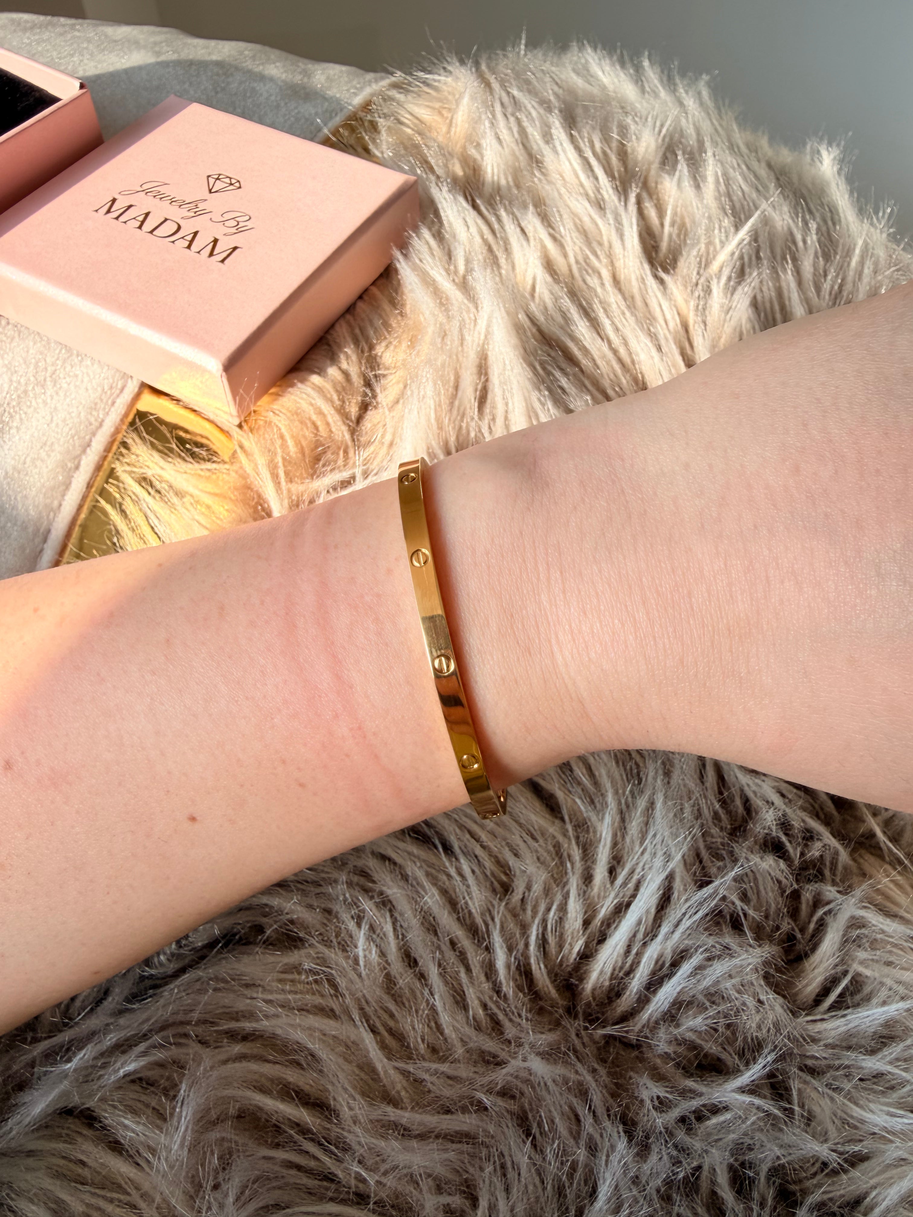 Luxe Model Gold Bracelet 18k Gold Plated Waterproof