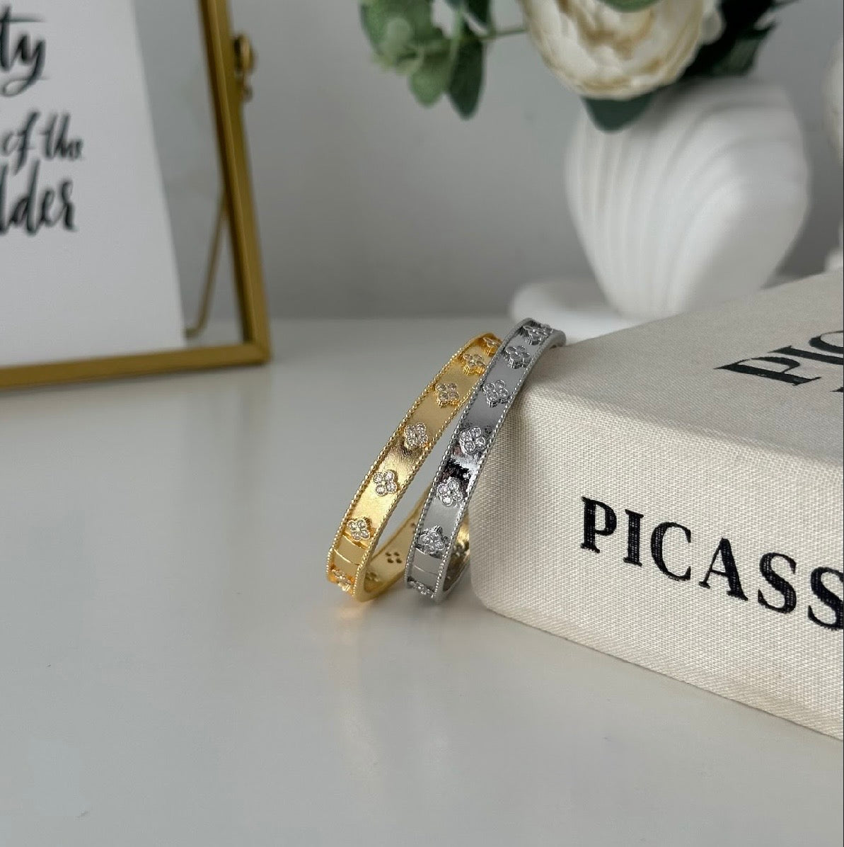 Vanclef Diamond Bracelet Golden