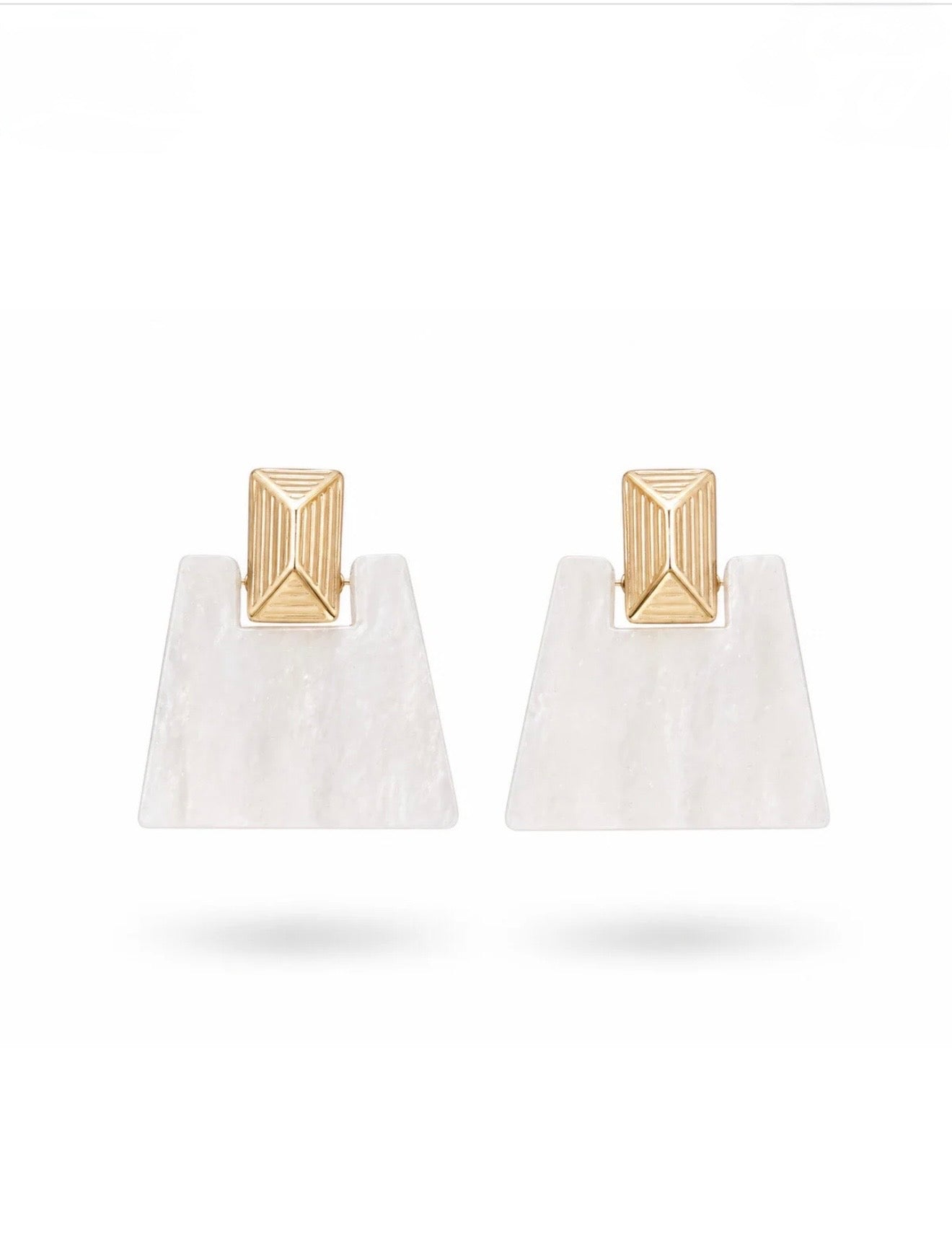Elagante White Earring